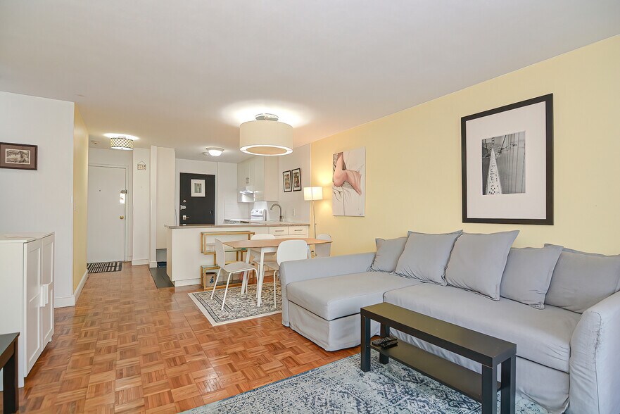 Building Photo - 18 Pond St