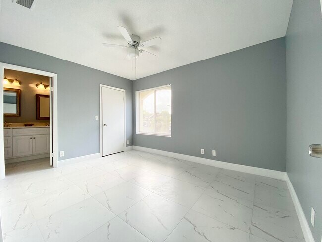 Building Photo - 815 Boynton Beach Blvd