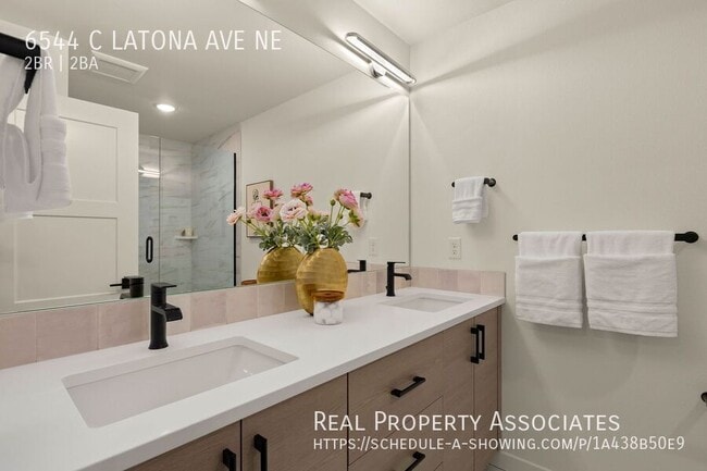 Building Photo - 6544 Latona Ave NE