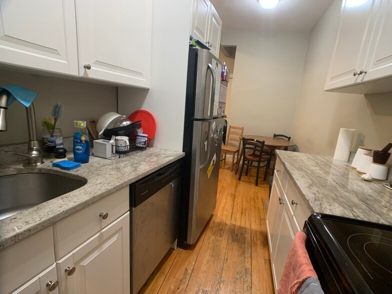 Building Photo - 52 Strathmore Rd