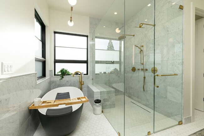 Building Photo - Beautiful Fully Furnished Custom Home in Rancharrah