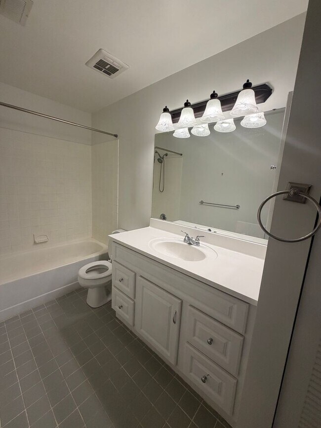 Building Photo - 102 Church St