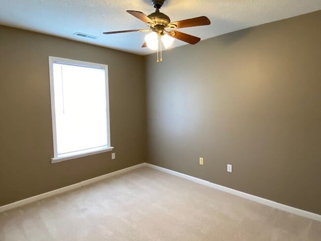 Building Photo - Three Bedroom Executive Home with 2.5 Bath...