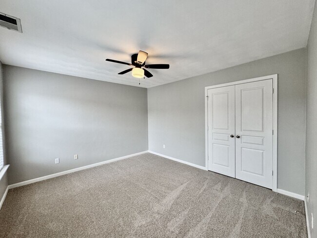 Building Photo - 5 Bedroom Ready NOW! Pet Friendly, Community Pool, Clubhouse, Fitness Center, Kayak Launch, Playg...