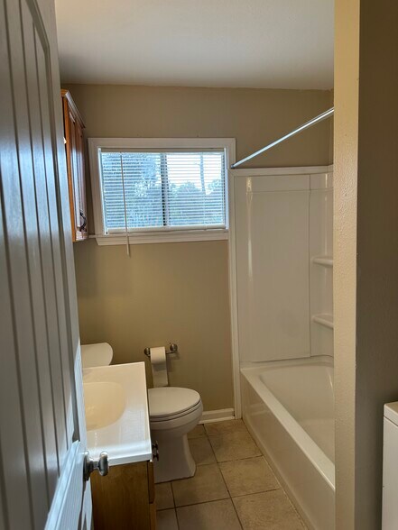 Building Photo - 1253 Palm Dr