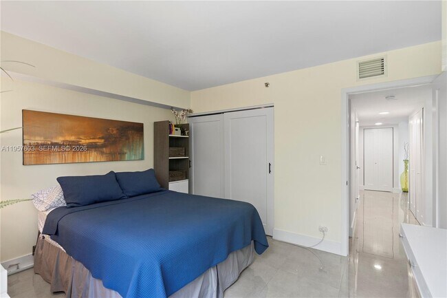 Building Photo - 3600 Mystic Pointe Dr