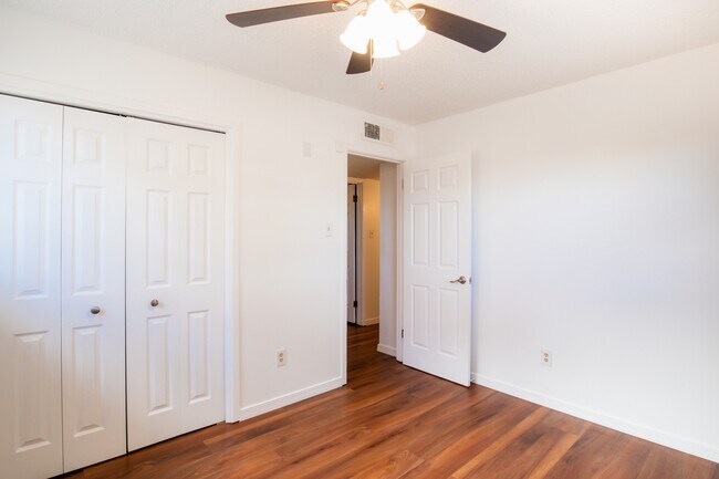 Building Photo - 1633 Stull Dr