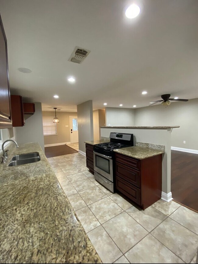 Building Photo - 3 BR 2 BA ALGIERS GEM - WON'T LAST LONG!!