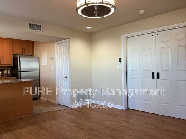 Building Photo - 7685 Northcross Dr