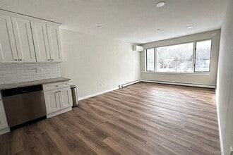 Building Photo - 213 Lake Ave