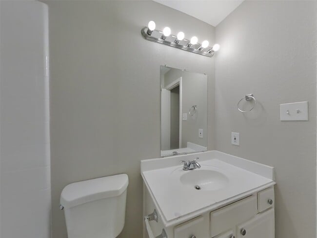 Building Photo - 5746 Gasser Ln