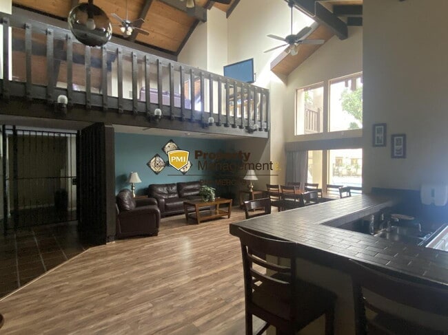 Building Photo - Coming Soon! 2 Bedroom Condo in Gated Community!