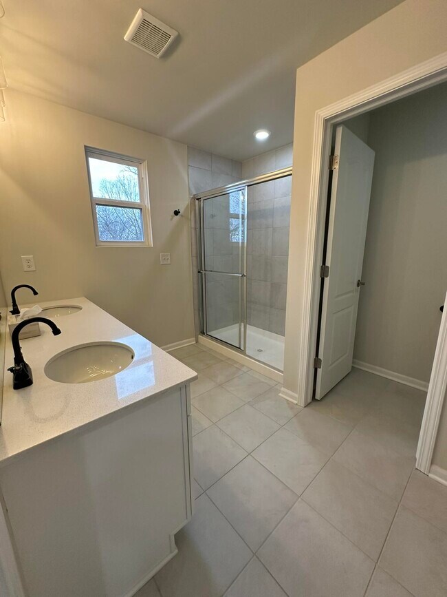 Building Photo - 670 Peppermint Dr