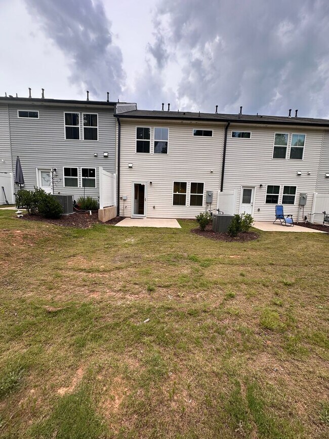 Building Photo - 3BR 2.5BA Townhome in High Point