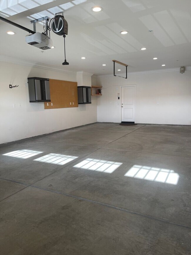 Building Photo - Exquisite 5-Bedroom, 3.5-Bath Home in Coveted Morgan Hill Estates