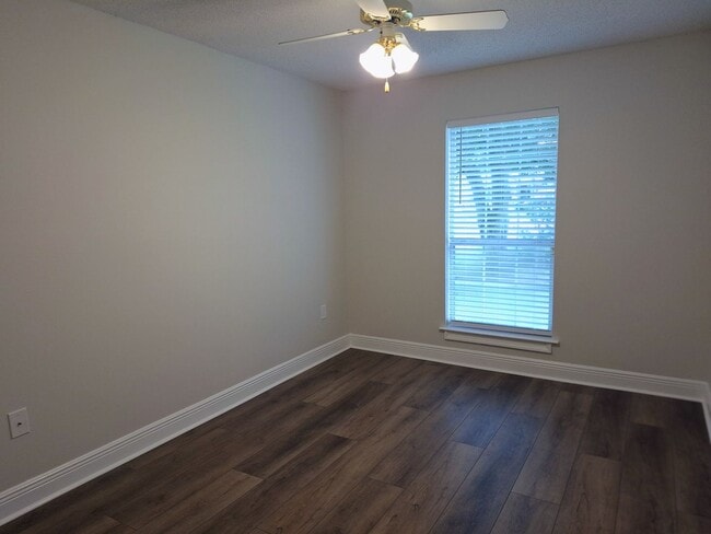 Building Photo - 1410 Lake Village Blvd