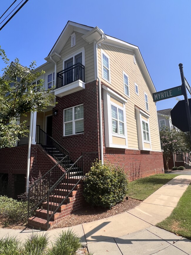 Building Photo - 33 Myrtle St