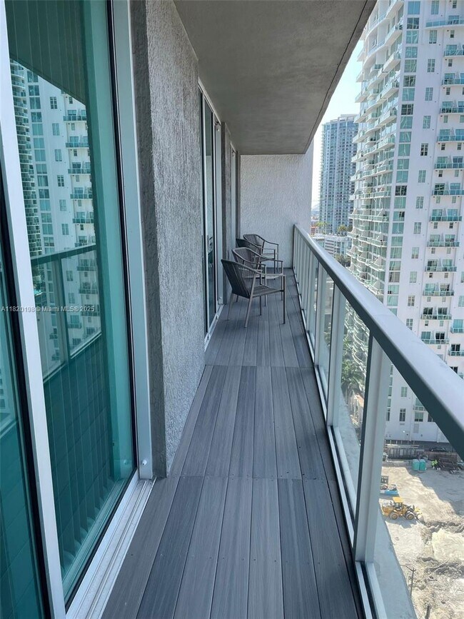 Building Photo - 500 Brickell Ave