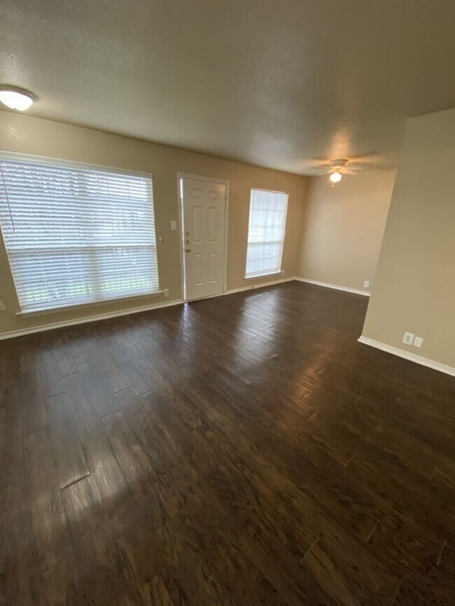 Building Photo - 6760 Calmont Ave