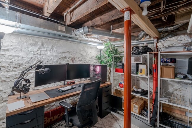 Building Photo - 129 W Ostend St