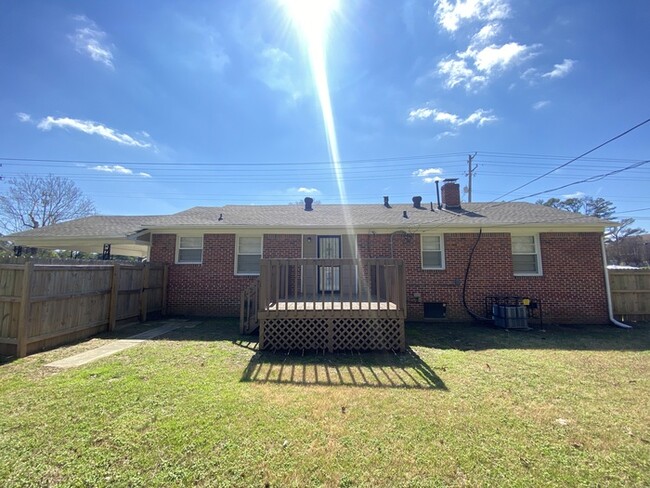 Building Photo - 1064 E Shelby Dr Memphis, TN 38116