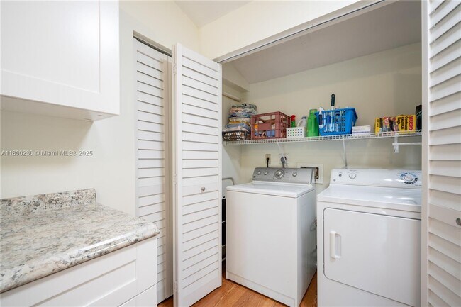 Building Photo - 2855 SW 17th Ave