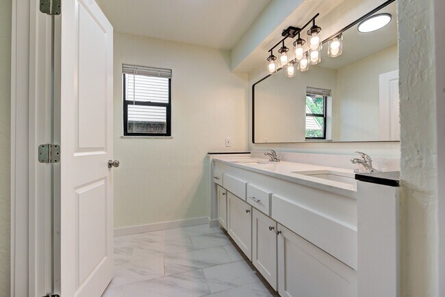 Building Photo - 8229 NW 115th St