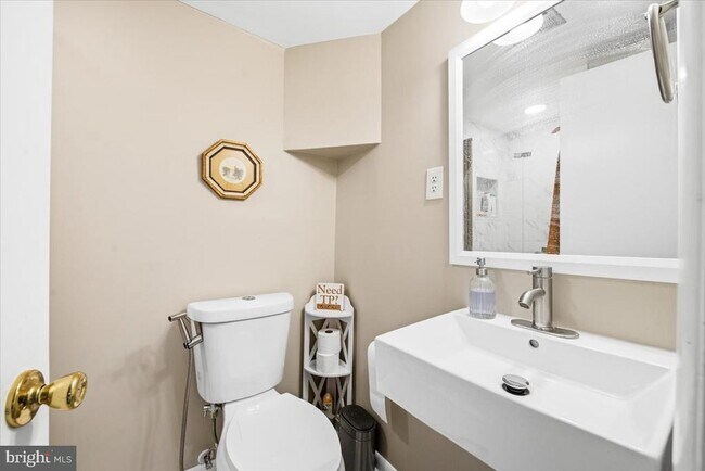 Building Photo - 903 Leverton Rd