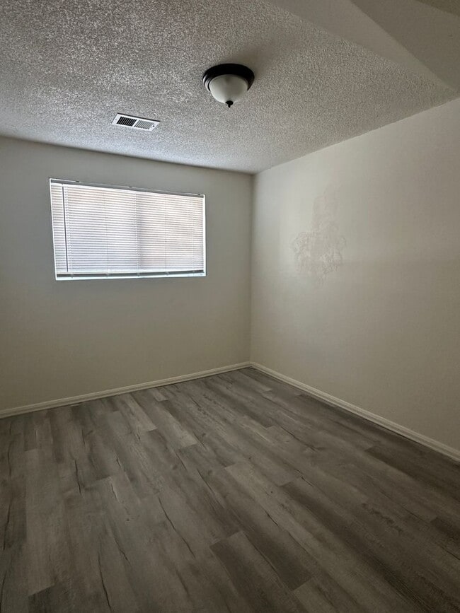Building Photo - Bi-level duplex in Wheat Ridge