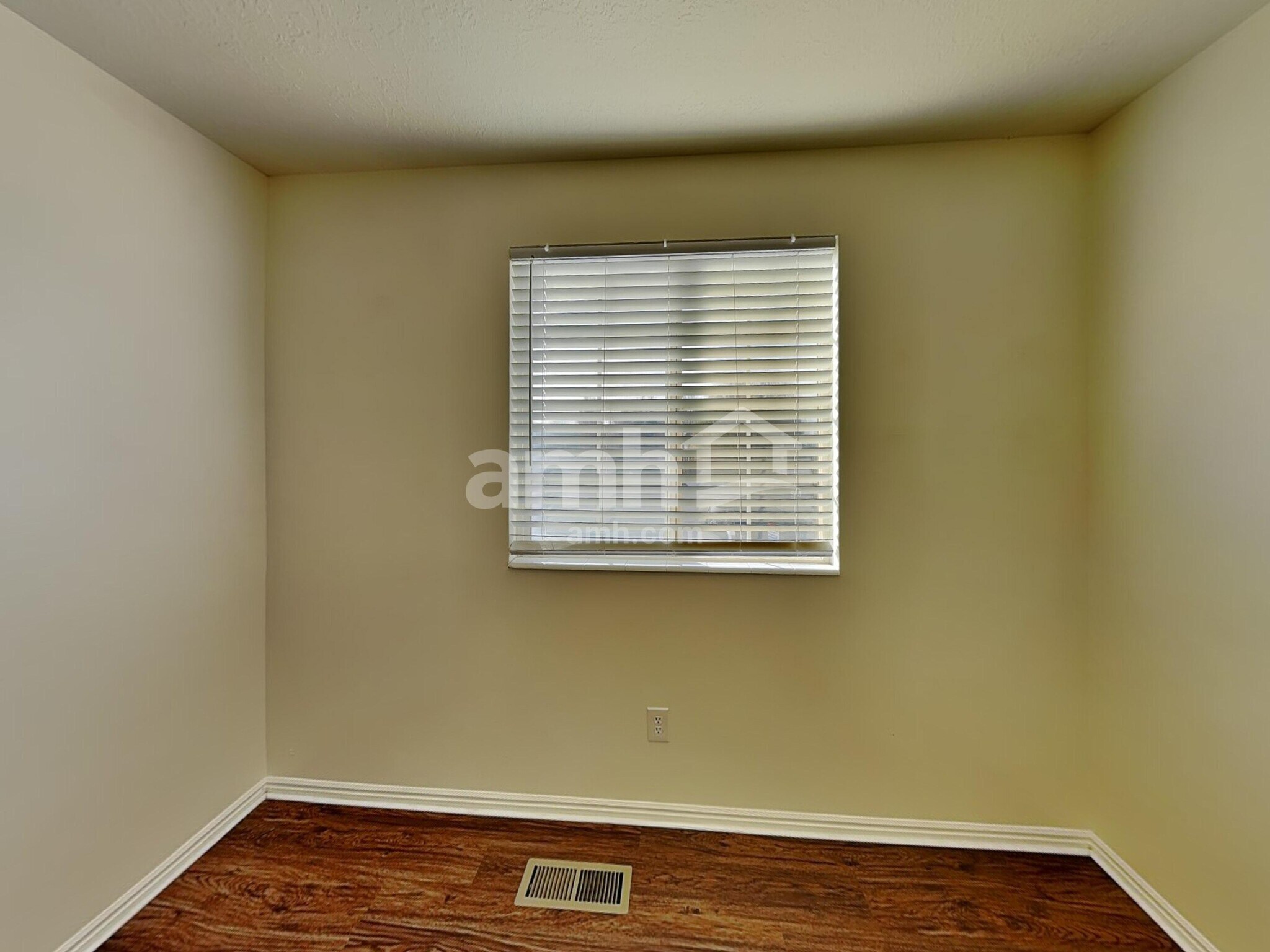 Building Photo - 514 W 150 S