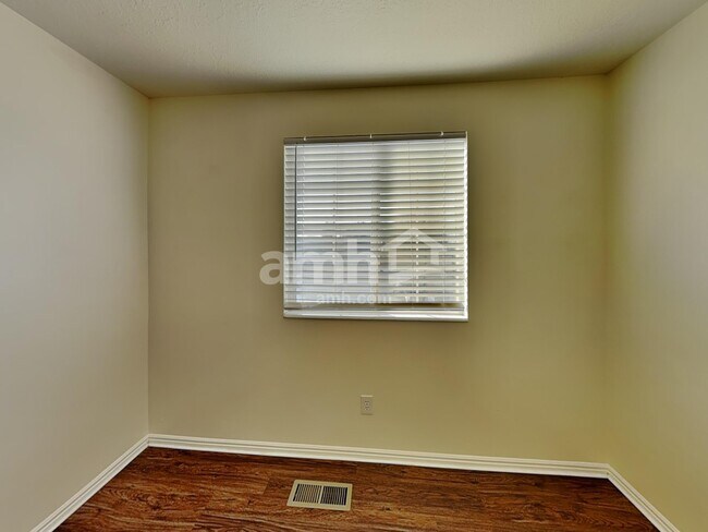 Building Photo - 514 W 150 S