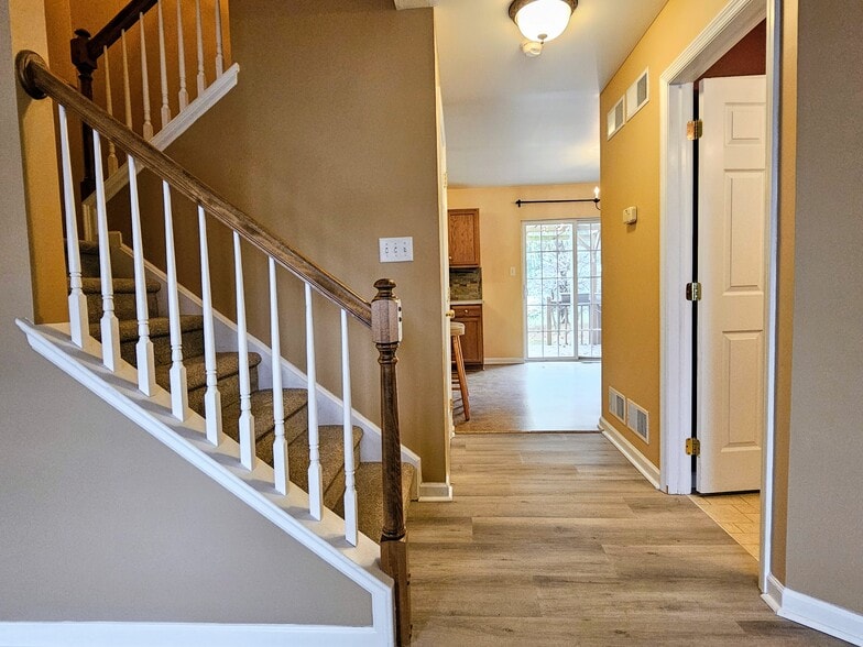 Building Photo - 562 Wood Duck Dr