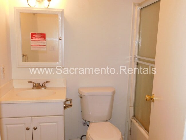 Building Photo - Affordable 2bd/1ba Fourplex with Garage ne...