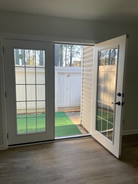 Building Photo - 1609 Homestead Trl