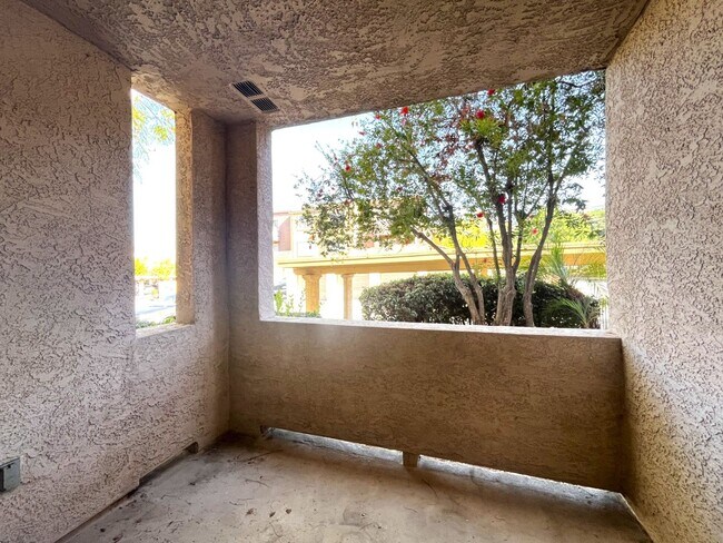 Building Photo - 2 bed, 2 bath located in Corona, CA!