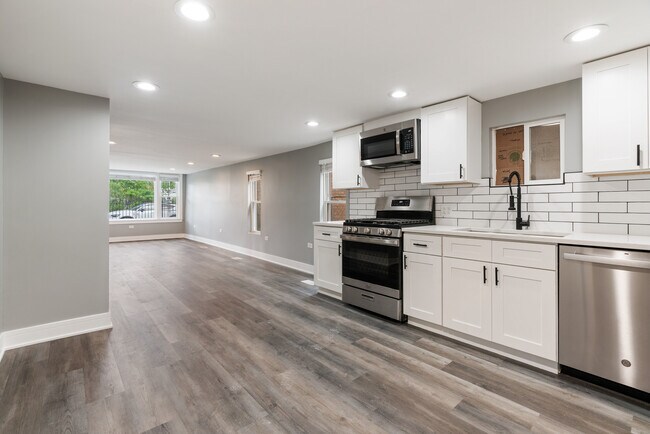 Building Photo - 4624 N Springfield Ave