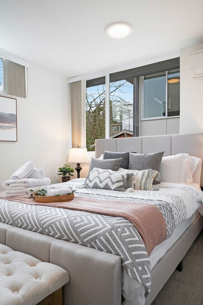 Building Photo - 34 W Cremona St