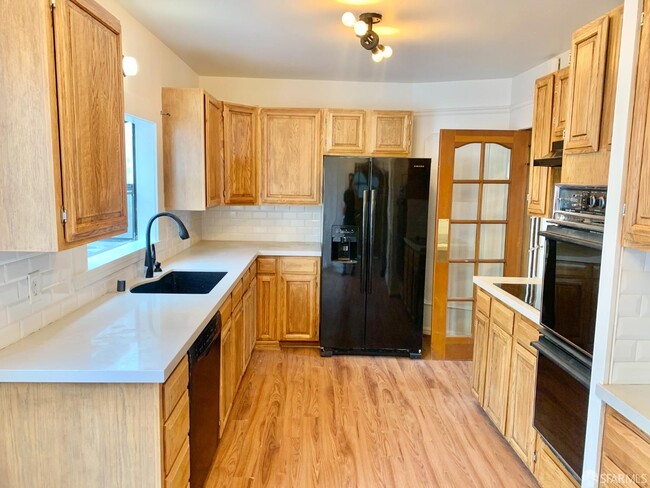 Building Photo - 775 Mangels Ave