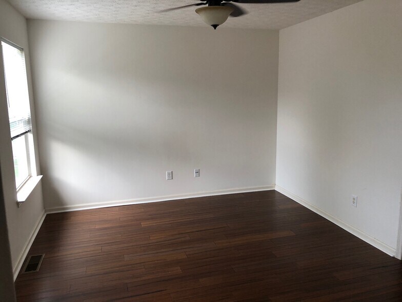 Building Photo - 104 Waterview Dr
