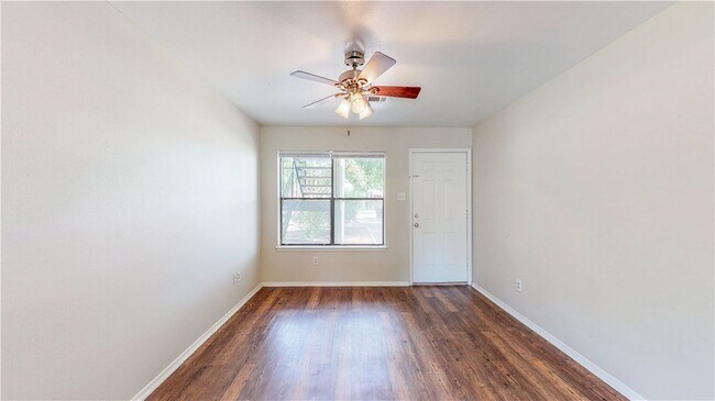 Building Photo - 303 Manuel Dr