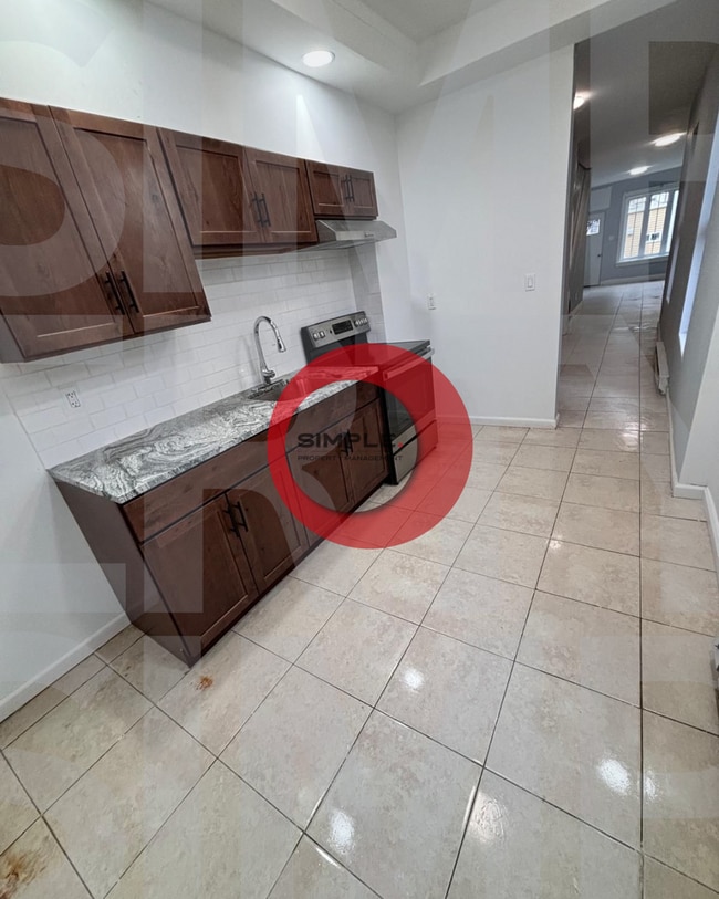 Building Photo - 113 W Elm St