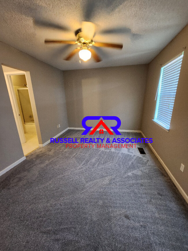 Building Photo - Alabaster Townhome
