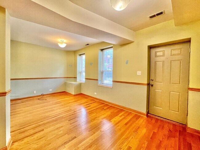 Building Photo - 1412 W Flournoy St