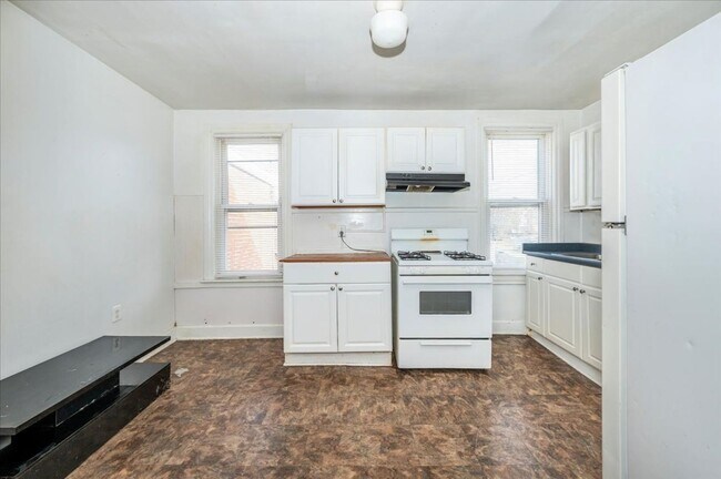 Building Photo - 124-2 East Ave