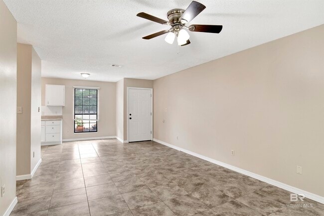 Building Photo - 6429 Schoel Ln