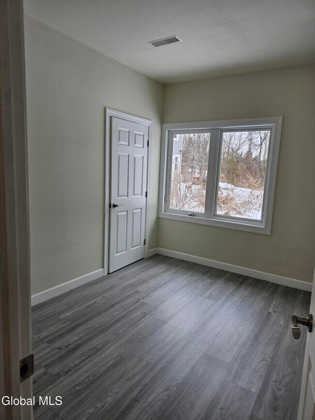 Building Photo - 489 Grooms Rd