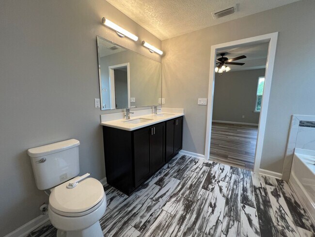 Building Photo - BEAUTIFUL 3-bedroom, 3-bathroom home in Gr...