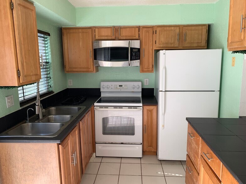 Building Photo - 2138 19th Ave SW