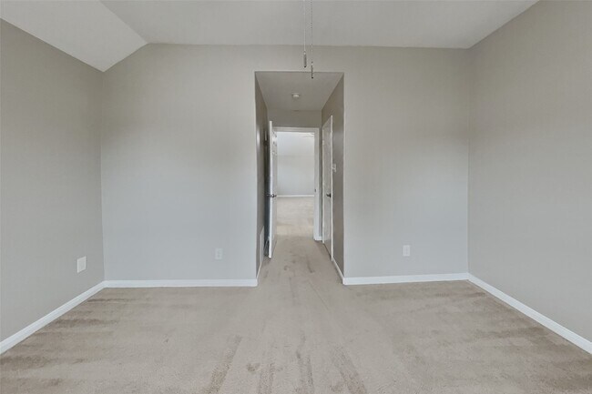 Building Photo - 6714 Village Bridge Dr