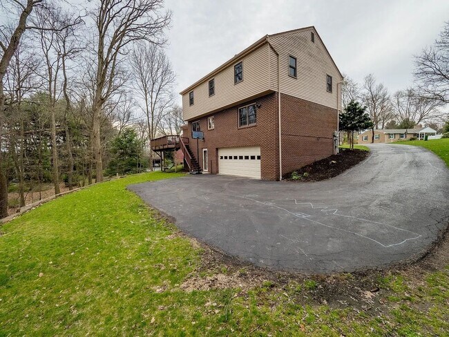Building Photo - Beautiful 4-bedroom home located in Allison Park!